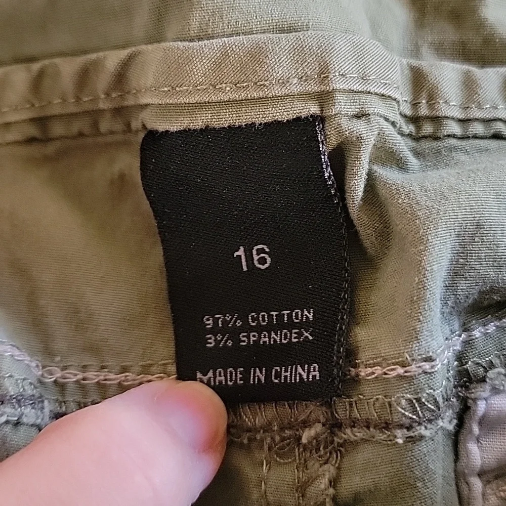 LANE BRYANT Shorts w/ Stylish Belt Loop Design Green size 16 - Picture 8 of 12